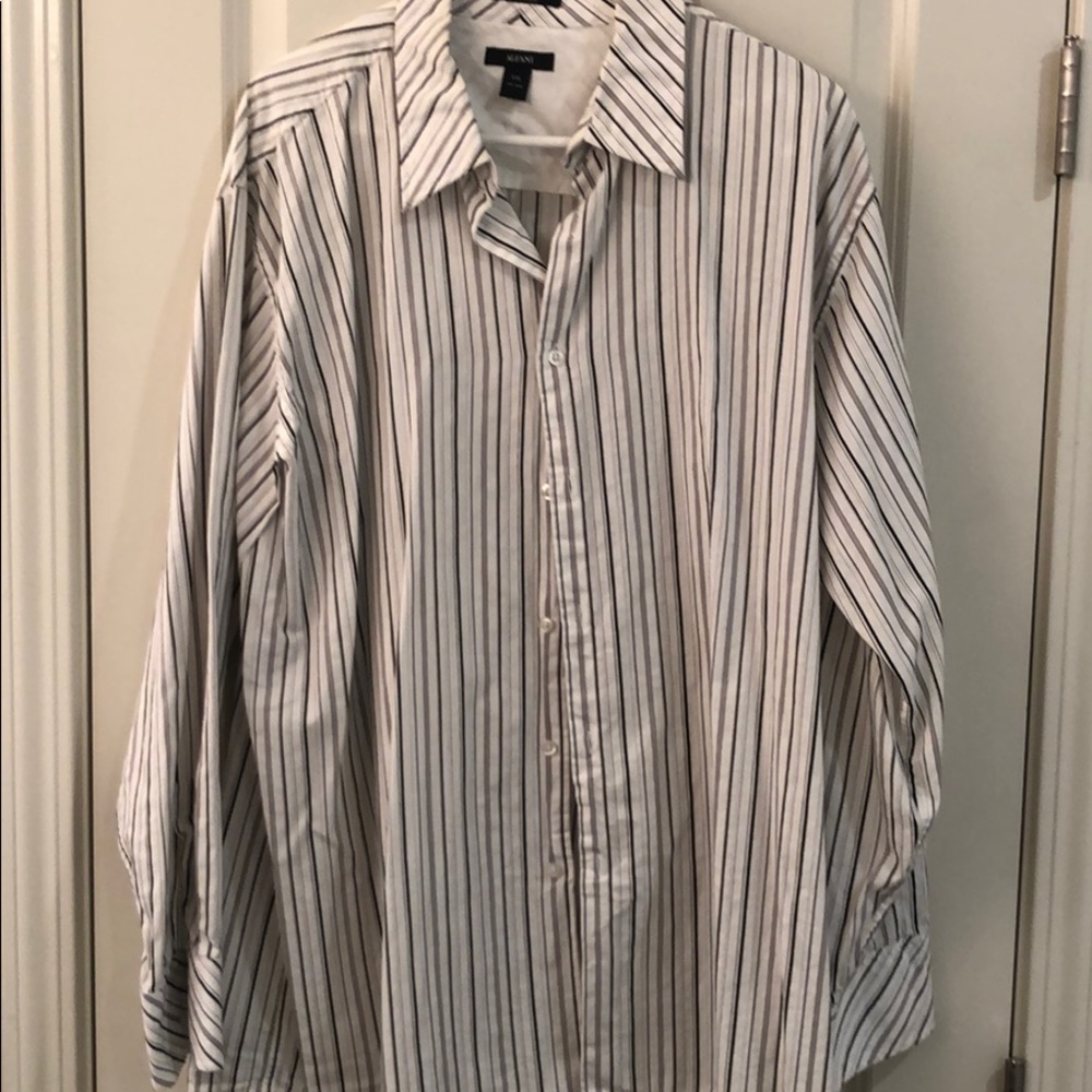 Men’s casual button down dress shirt